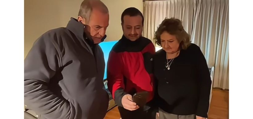 Toto Acuña y sus padres