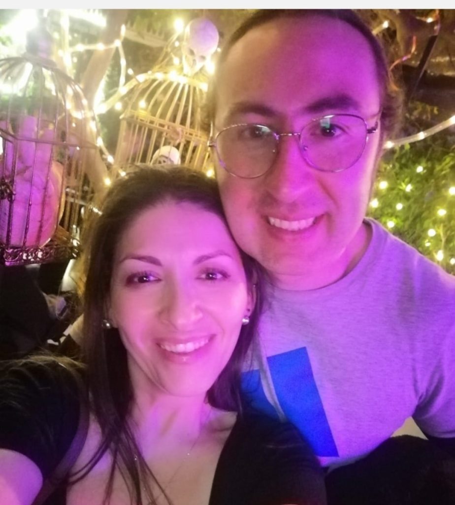 Mario Ortega y su pareja