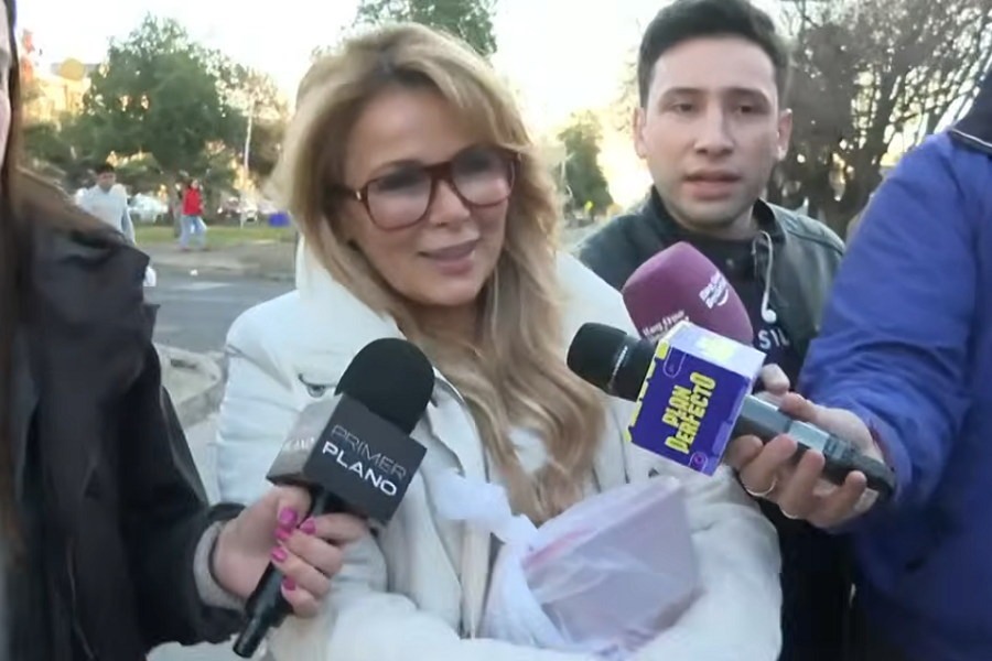 Cathy Barriga protagoniza su día de furia con la prensa tras visitar a su marido en la cárcel: "¡A ti te lo digo!"